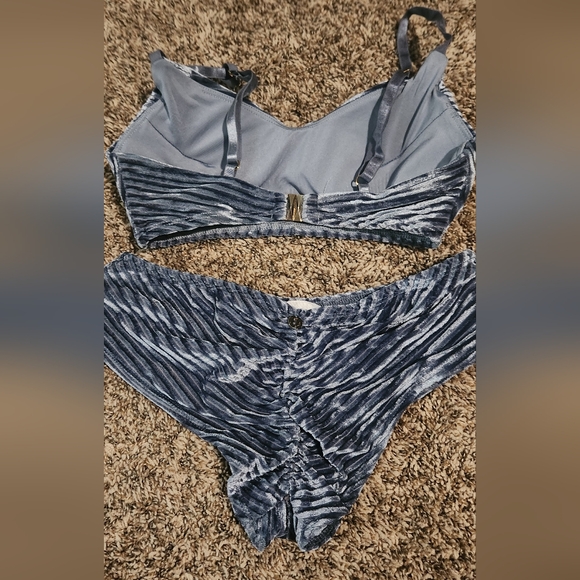 Lunalae Polewear - Picture 2 of 6